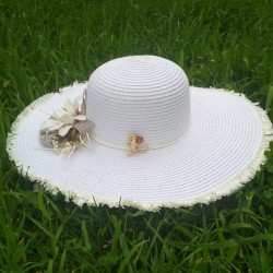 Broche souris en émail blanc sur chapeau