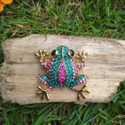 Broche grenouille en strass 3 couleurs sur bois