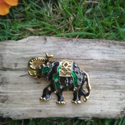 Broche éléphant en strass et émail noir et vert sur bois