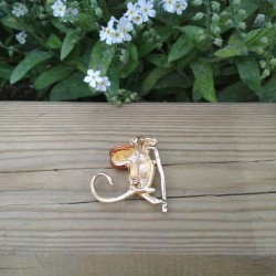 Broche souris en émail blanc de dos avec épingle visible