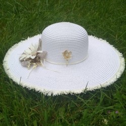 Broche fleur de lotus en OR plaqué sur un chapeau