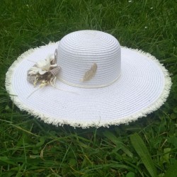 Broche plume luxueuse en OR plaqué sur un chapeau