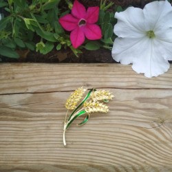 Broche fleur porte bonheur en OR plaqué sur du bois