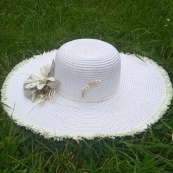 Broche fleur de prunier en OR plaqué sur un chapeau